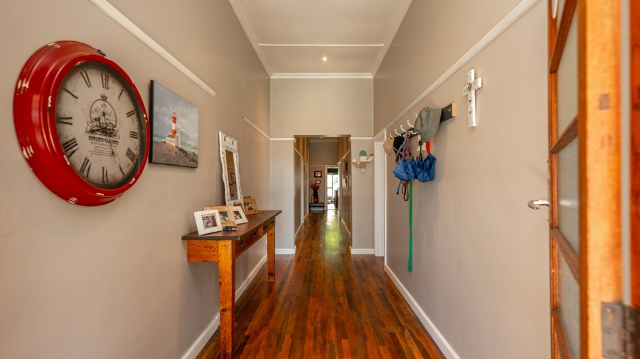 5 Bedroom Property for Sale in Bredasdorp Western Cape